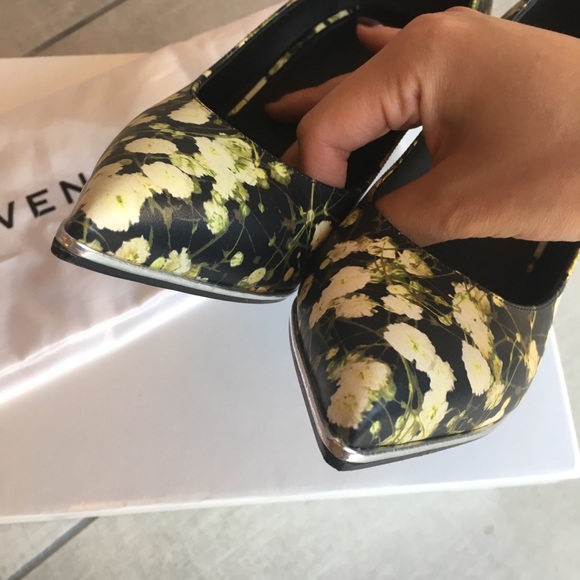 Givenchy Escarpin Leather Pumps - Picture 6 of 7